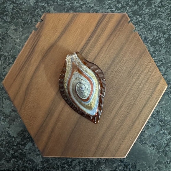 GLASS LEAF NECKLACE PENDANT BROWN WITH GOLD AND SILVER SWIRL DESIGN - Picture 2 of 5